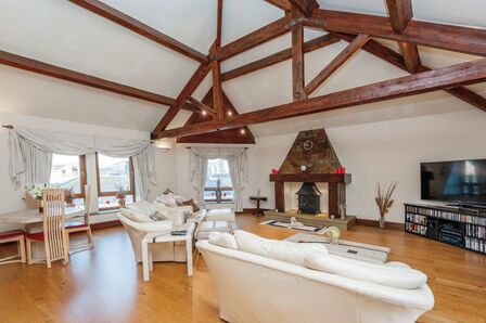 3 bedroom Flat to rent
