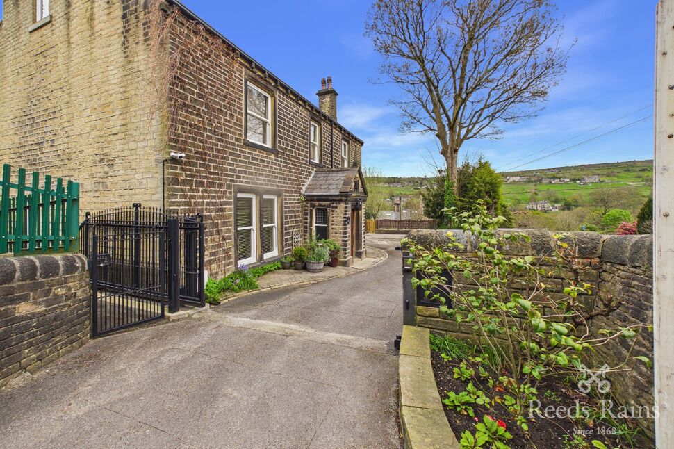 Main image of 4 bedroom Detached House for sale, Quarry Hill, Sowerby Bridge, West Yorkshire, HX6