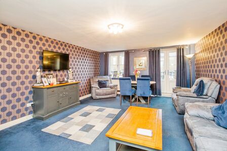 Charlotte Close, 2 bedroom Flat for sale, &pound;190,000