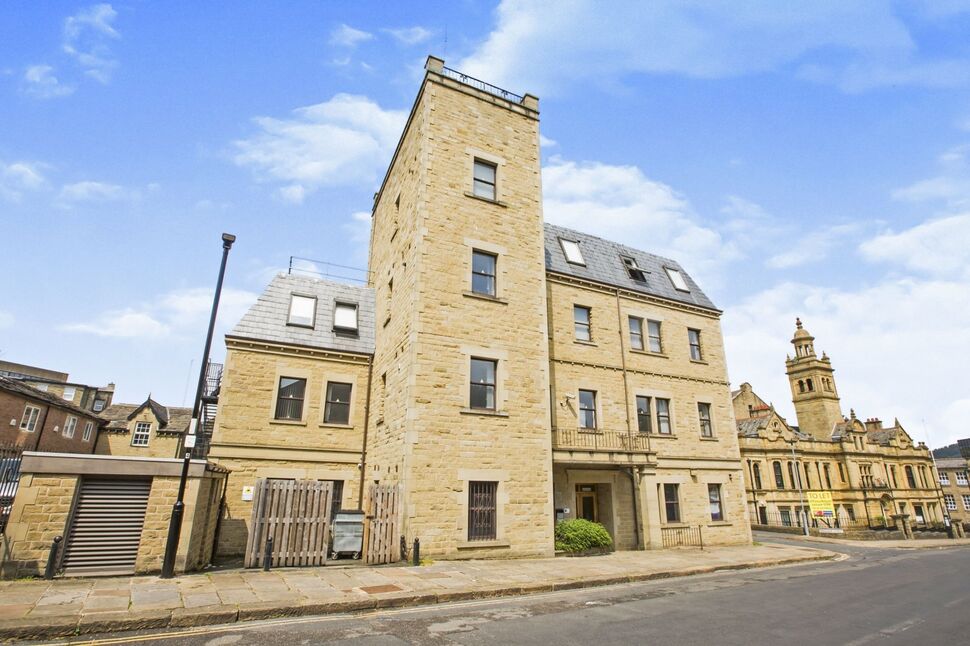 Main image of Flat to rent, Blackwall, Halifax, West Yorkshire, HX1