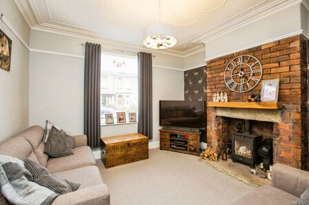 4 bedroom Mid Terrace House for sale