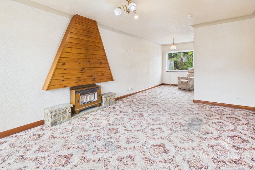 Lounge & Dining Area