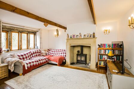 3 bedroom Mid Terrace Property for sale