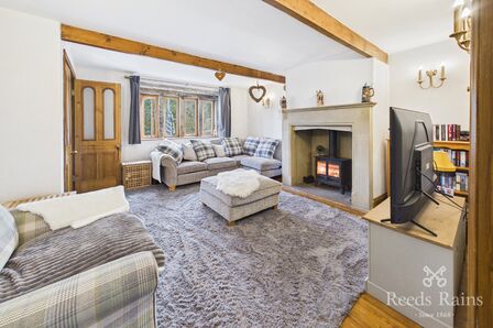 3 bedroom Mid Terrace Property for sale