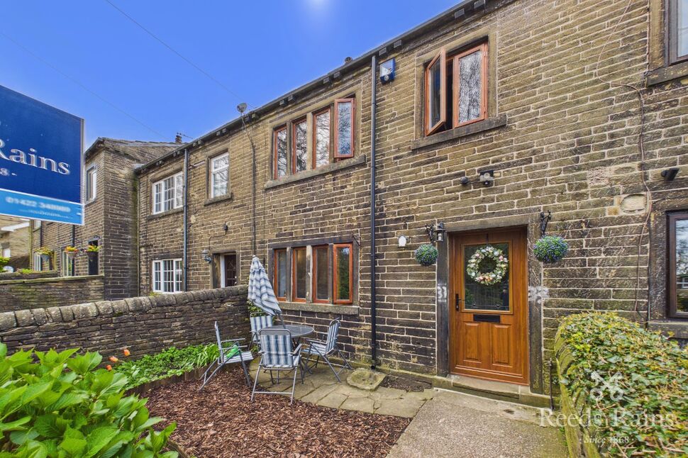 3 bedroom Mid Terrace Property for sale