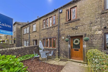 3 bedroom Mid Terrace Property for sale