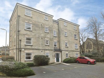 Bishopdale Court, 3 bedroom Flat for sale, &pound;150,000
