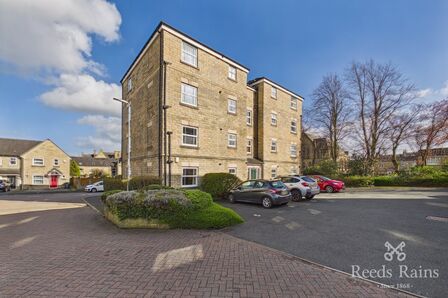 3 bedroom Flat for sale