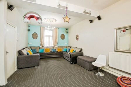 3 bedroom Mid Terrace House for sale
