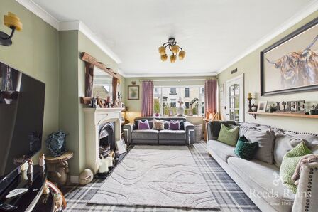 6 bedroom End Terrace House for sale