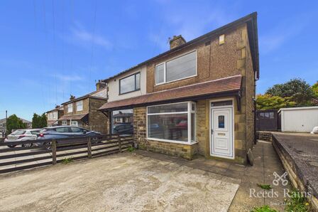 Gleanings Avenue, 2 bedroom Semi Detached House to rent, &pound;900 pcm
