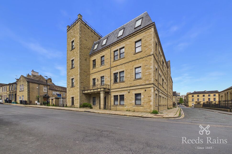 Main image of Flat to rent, Blackwall, Halifax, West Yorkshire, HX1