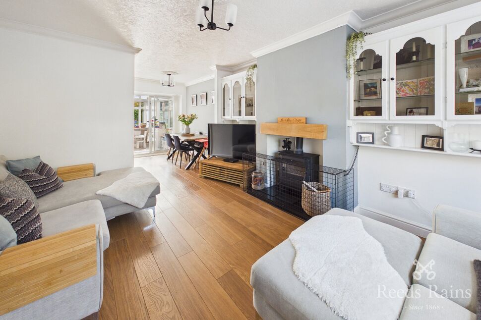 Lounge & Dining Area