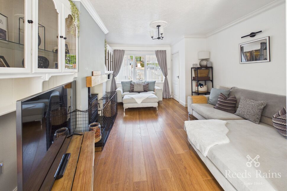 Lounge & Dining Area