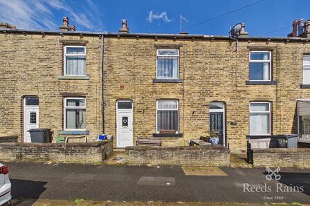 2 bedroom Mid Terrace House for sale
