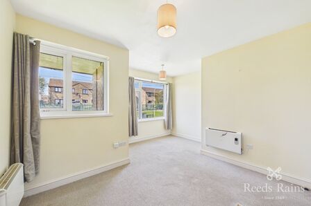 Cumberland Close, 1 bedroom Flat to rent, &pound;495 pcm