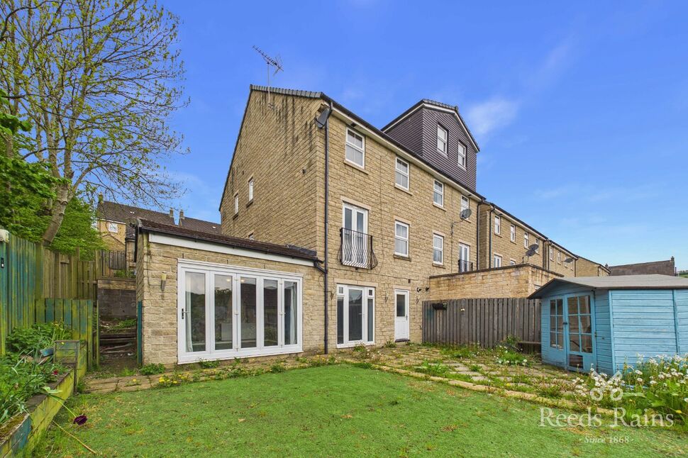 Main image of 4 bedroom Semi Detached House to rent, Draymans Court, Halifax, West Yorkshire, HX2