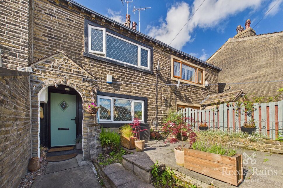 Main image of 2 bedroom Mid Terrace House to rent, Holdsworth Road, Halifax, West Yorkshire, HX2