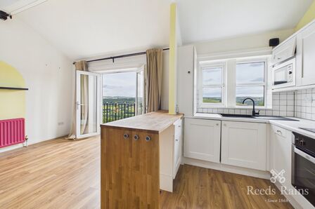 3 bedroom Flat for sale