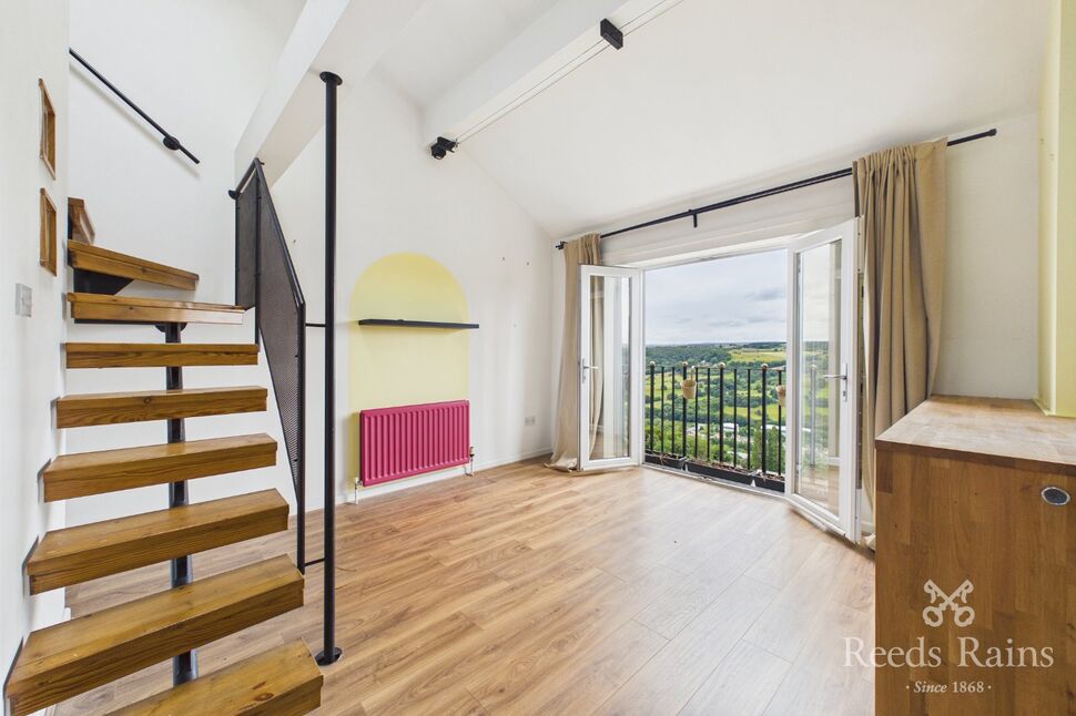 Main image of 3 bedroom Flat for sale, Skircoat Moor Road, Halifax, West Yorkshire, HX3