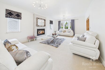 Southedge Close, 7 bedroom Detached House for sale, &pound;900,000