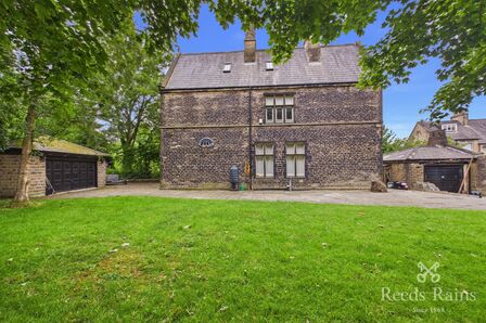 5 bedroom End Terrace House for sale