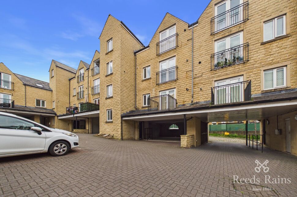 Main image of 2 bedroom Flat for sale, West View, Boothtown, West Yorkshire, HX3