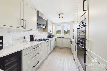 4 bedroom Mid Terrace House for sale