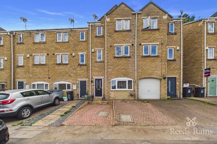 4 bedroom Mid Terrace House for sale