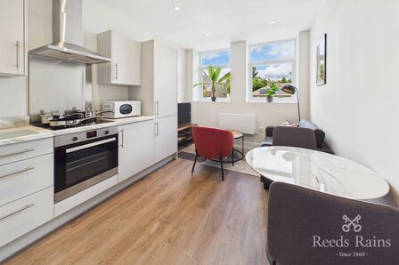 Spring Hall Lane, 1 bedroom Flat to rent, &pound;700 pcm