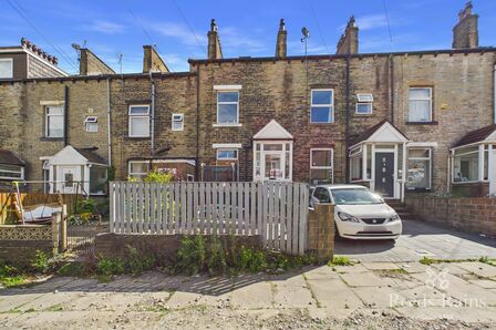 2 bedroom Mid Terrace House for sale