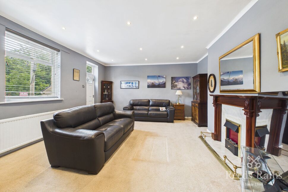 Lounge & Kitchen