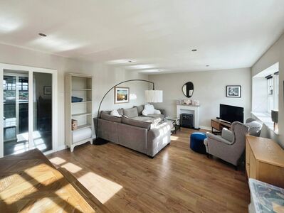 Prescott Street, 2 bedroom Flat for sale, &pound;120,000