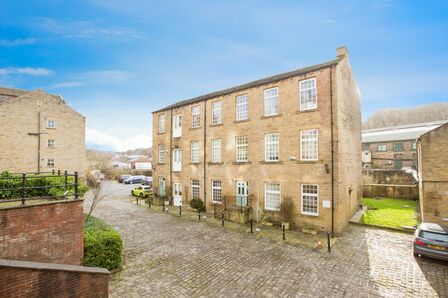 Wharf Street, 1 bedroom Flat for sale, &pound;70,000