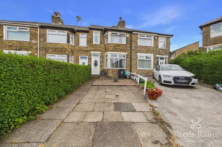 2 bedroom Mid Terrace House for sale