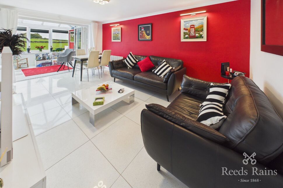Lounge & Dining Room