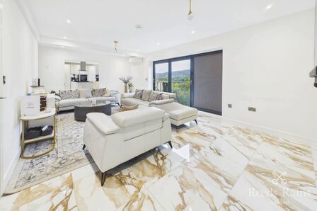 Washer Lane, 4 bedroom Detached House for sale, &pound;575,000
