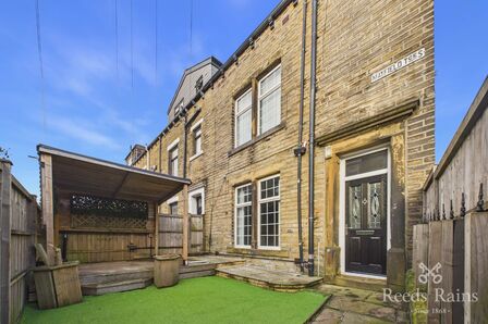 4 bedroom End Terrace House for sale