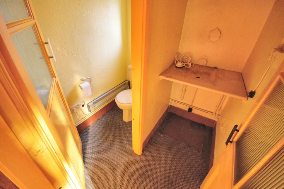 Cloakroom / WC