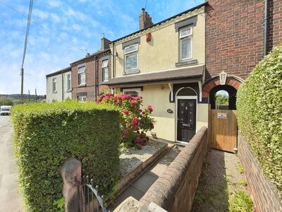 3 bedroom Mid Terrace House for sale