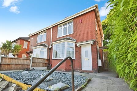 2 bedroom Semi Detached House to rent