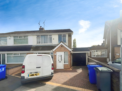 Cairn Close, 3 bedroom Semi Detached House to rent, £800 pcm