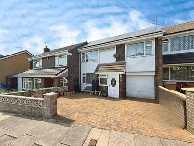 3 bedroom Mid Terrace House for sale