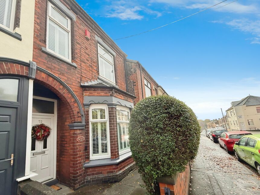 2 bedroom Mid Terrace House for sale