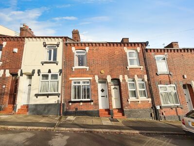 2 bedroom Mid Terrace House for sale