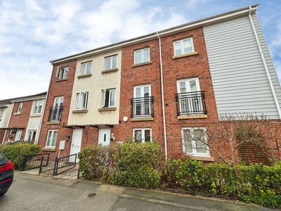 Poundlock Avenue, 5 bedroom Mid Terrace House to rent, &pound;1,200 pcm