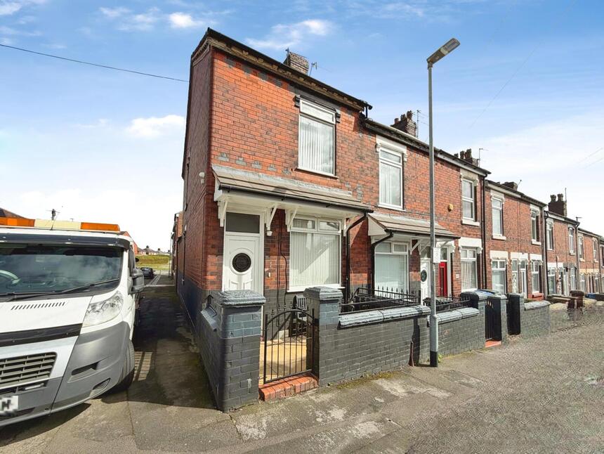 2 bedroom End Terrace House for sale