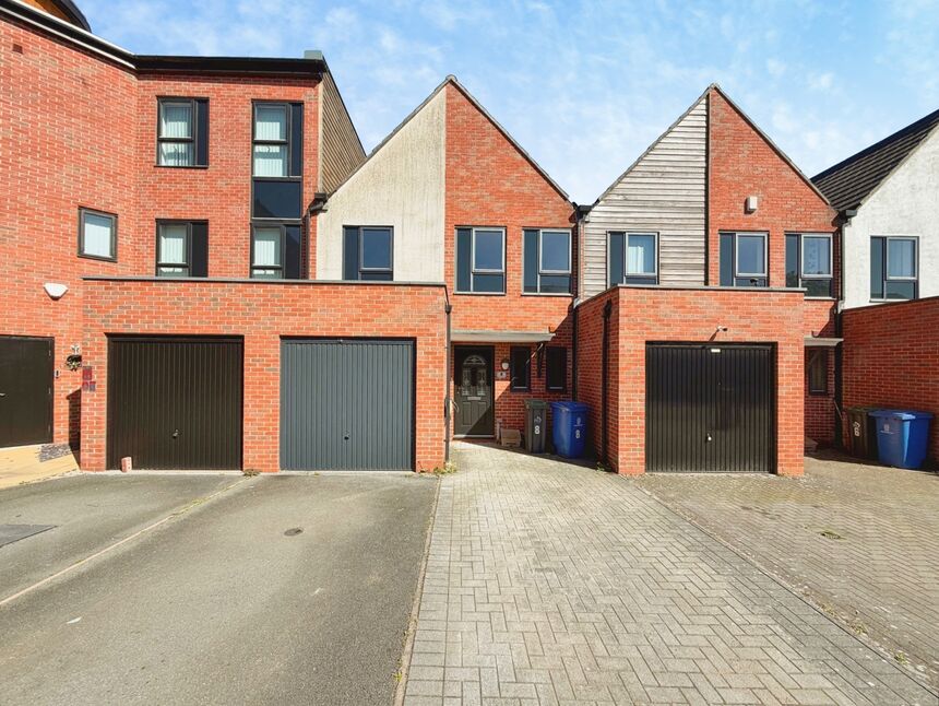 Main image of 3 bedroom Semi Detached House to rent, Rosedawn Close West, Stoke-on-Trent, Staffordshire, ST1