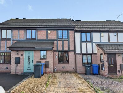 2 bedroom Mid Terrace House for sale