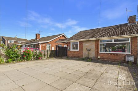 2 bedroom Semi Detached Bungalow to rent